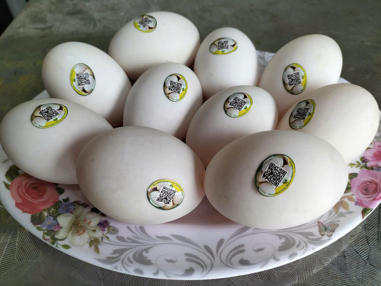 Trứng vịt biển Đông Xuyên có tem nhận diện